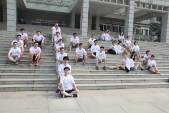 食科中英三班毕业照