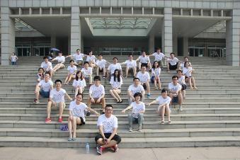 食科中英三班毕业照