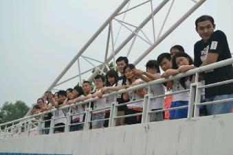 食科中英毕业照